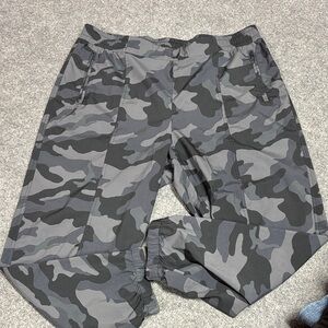 Old Navy Active Gray Camouflage Pants